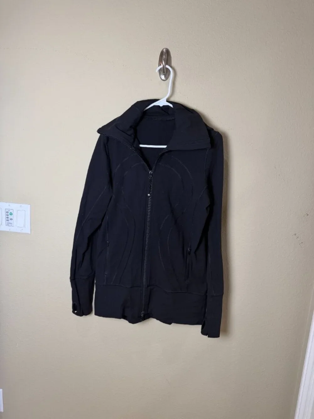Lululemon In Stride black jacket with a high collar and full zip closure Size 10